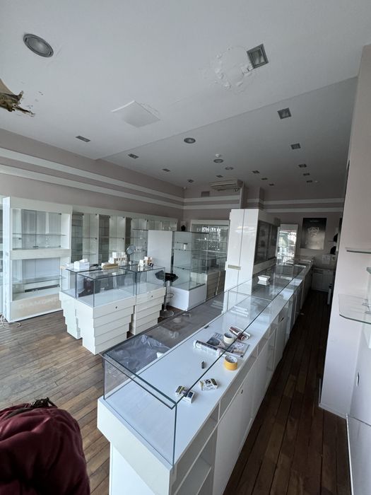 Витрини за бижутериен магазин , сувенири и др.