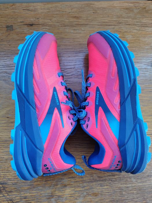 Adidași Brooks Cascadia 16 mărimea 38,5