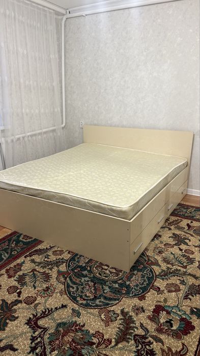 Продам спальный гарнитур
