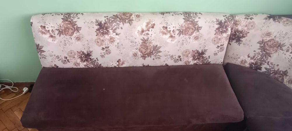 Продавам ъглов кухненски диван
