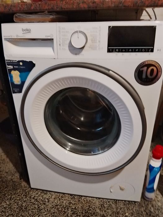 Продавам пералня Beko в добро състояние  още е гаранционна.