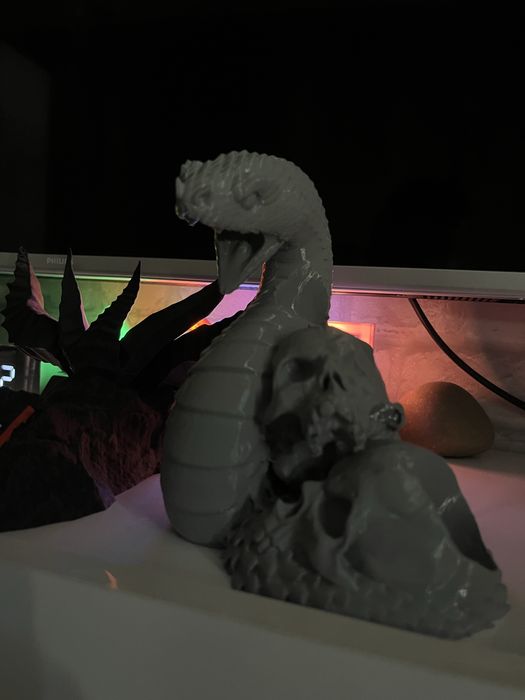 Стойка за контролер - змия