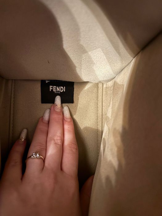 geanta fendi,pretul este negociabil