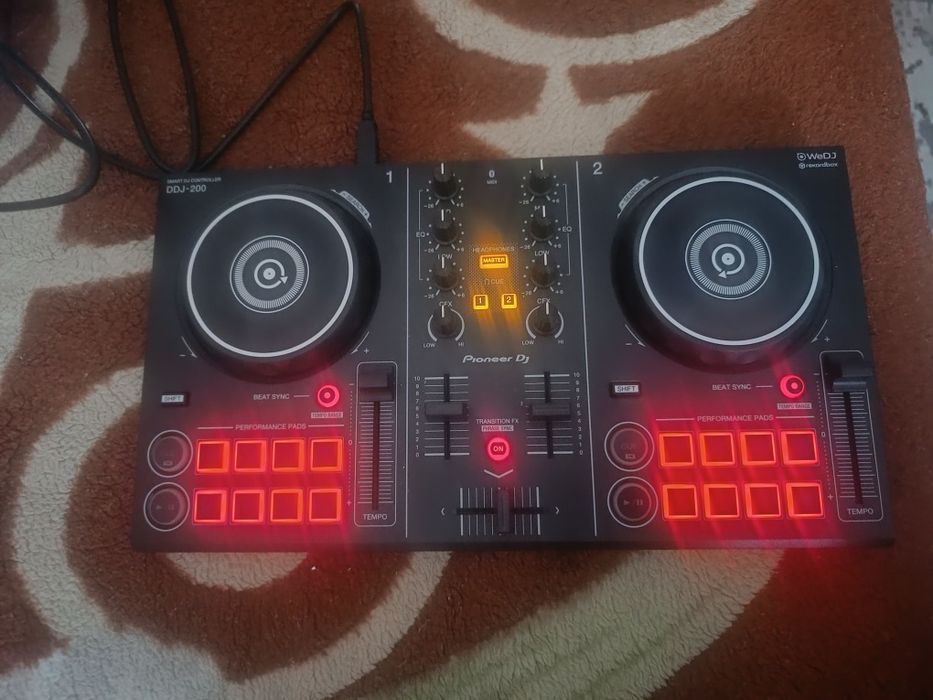 Продам DJ пульт pioneer dj200 практически можно сказать новый
