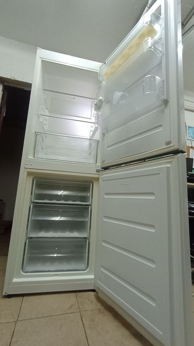 Хладилник с фризер INDESIT