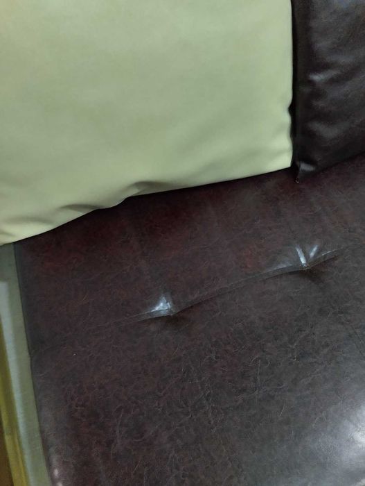 Продавам ъглов диван от еко кожа с функция сън и ракла