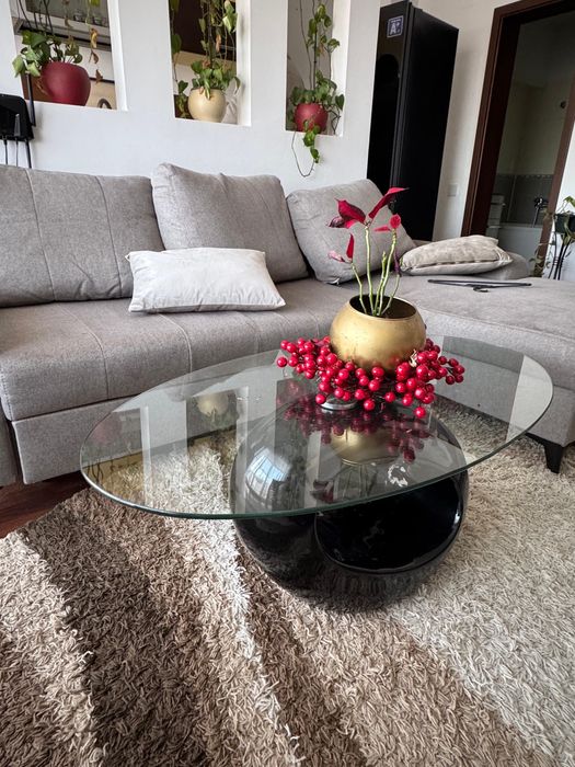 Masa de living din sticla