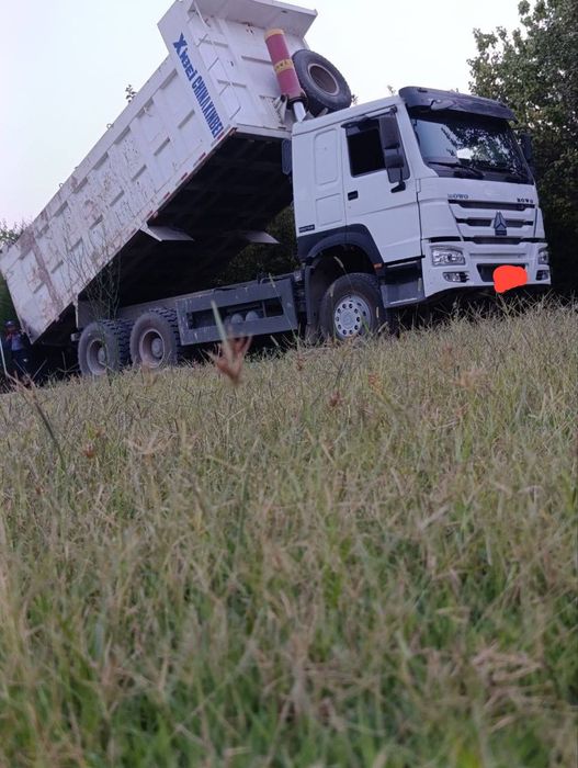 Самосвал Howo Sinotruk