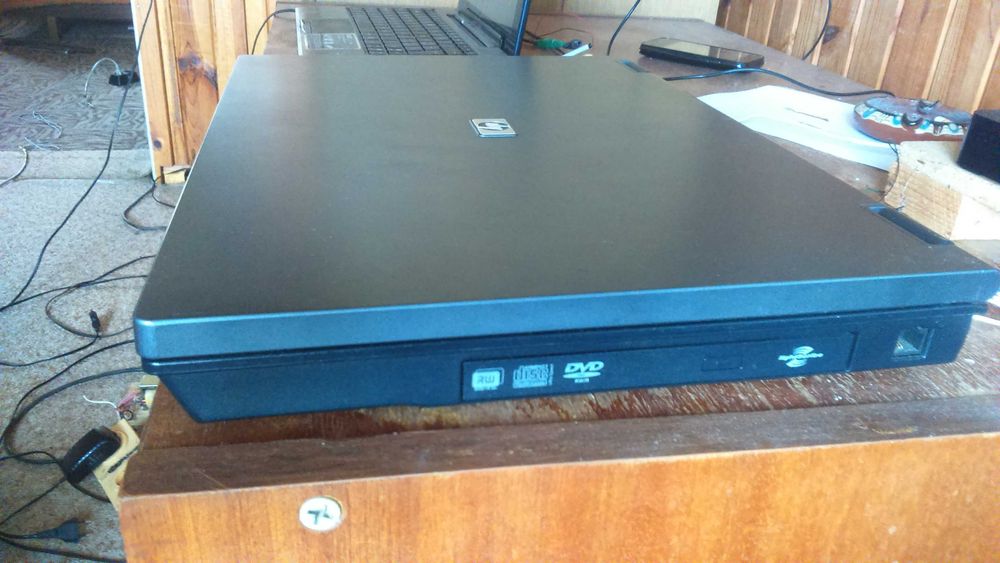 Лаптоп HP Compaq 6715s
