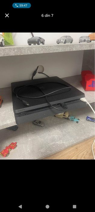 Vând PS4 impecabil