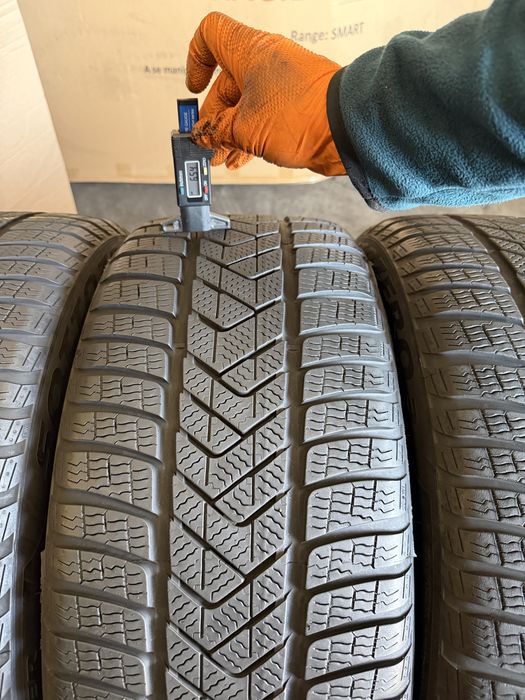 4 anvelope iarna 235/45/18 , 98 V , XL , Pirelli , TO ( echipare Tesla ) , 6.5-7 mm !