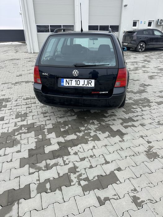Vand golf 4 motor 1’4 bezina acte valabile un an 2001