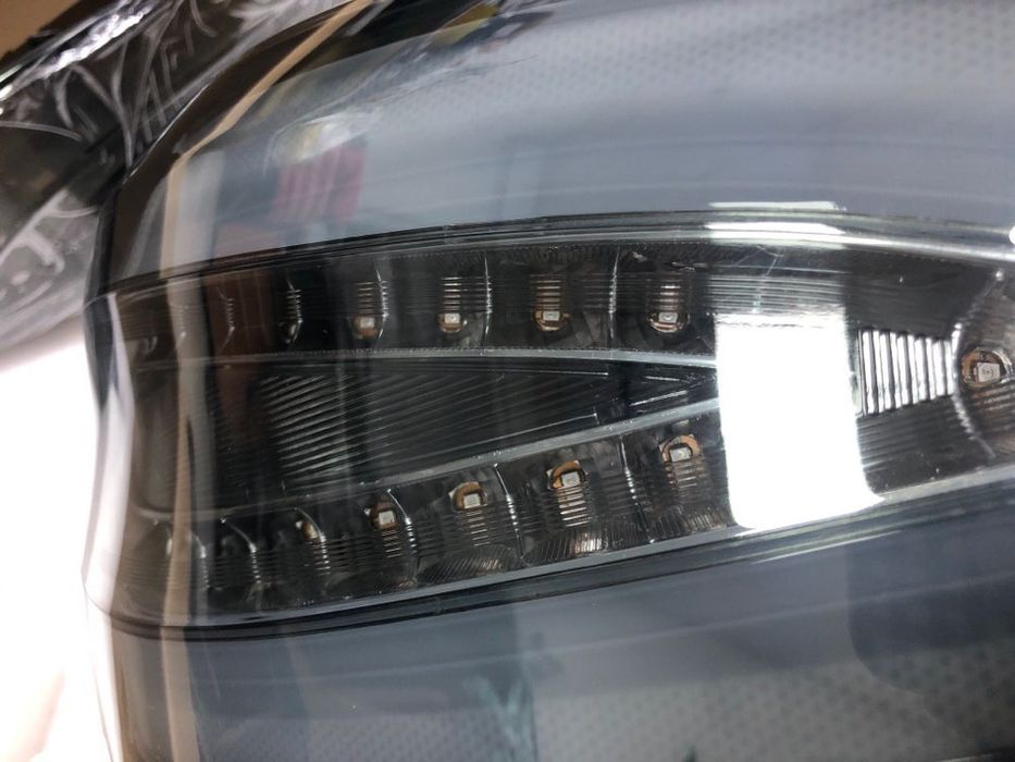 W218 C218 стопове ляв стоп десен стоп CLS Mercedes OLED опушени