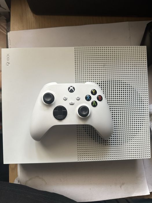 Xbox One S cu Accesorii impecabil