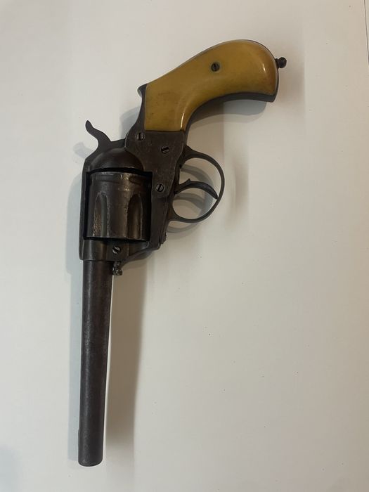 Револвер Colt M1877г. Колекционерско оръжие.