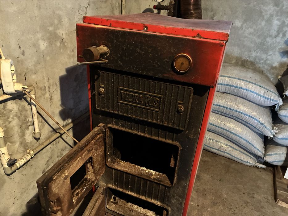 Centrala lemne Vidrarus - usa de sus taiata pentru arzator