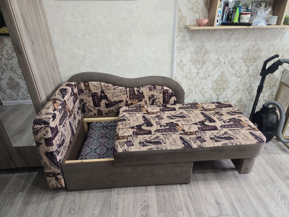 Продам недорого диван