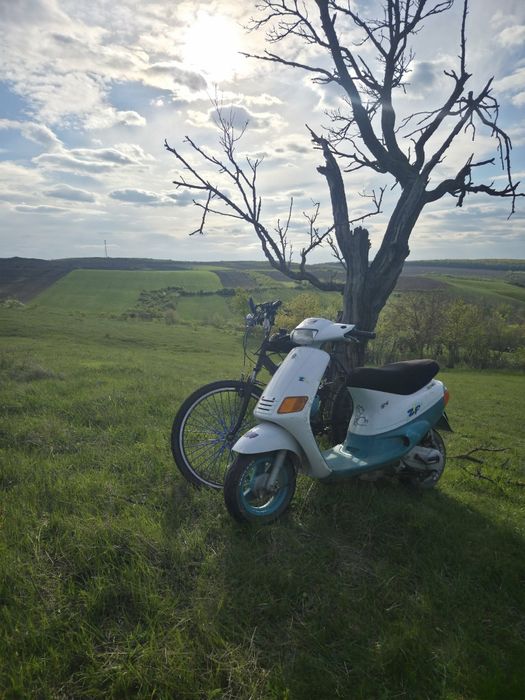 Vând scuter Piaggio Zip 80cc 2t