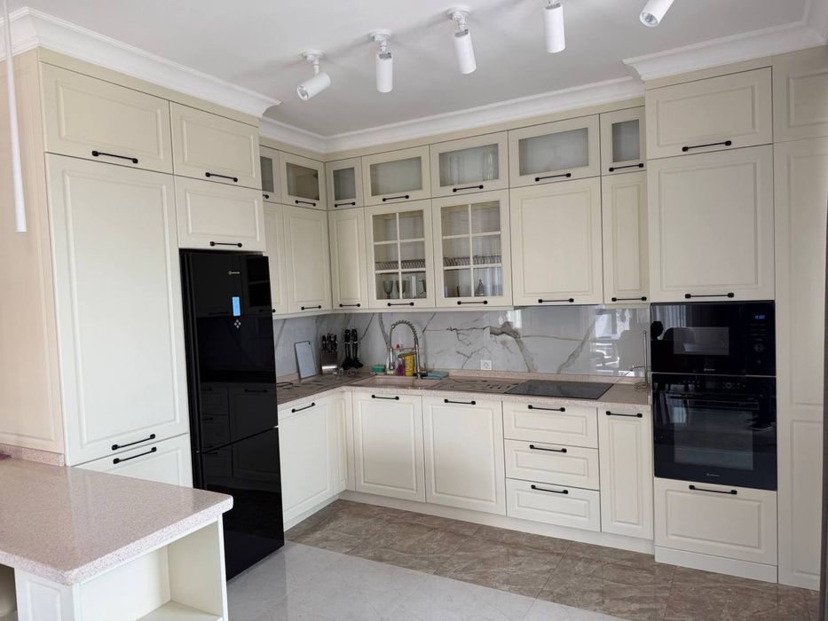 Продается 3х комнатная квартира,ЖК Акай Сити,ул Кары Ниязова,105м2