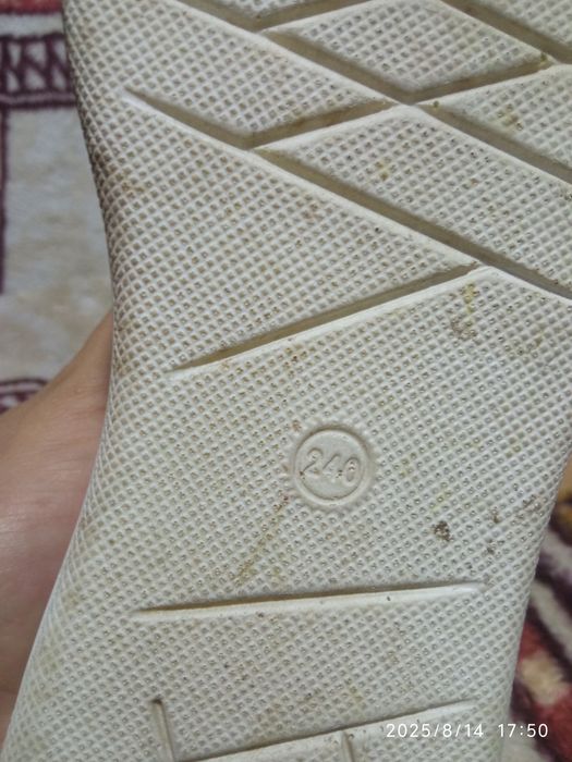 Кроссовки срочно недорого