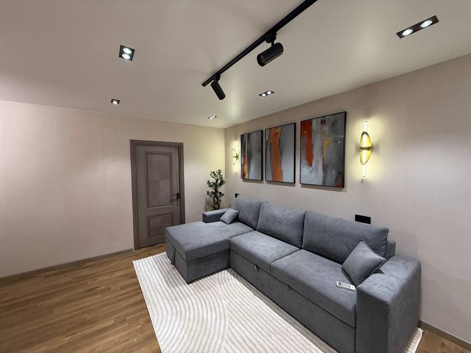 Квартира на Новомосковская 2/1/5 общ пл 50м  Евро с обстановкой