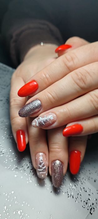 Unghii cu gel și semi