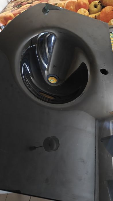 Неизползвана стъклена мивка