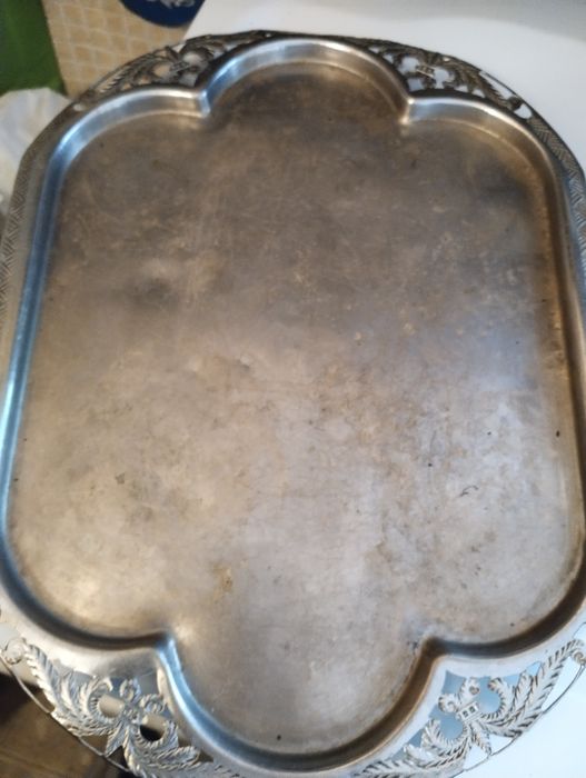 Продам поднос латунный размер 33*26см .