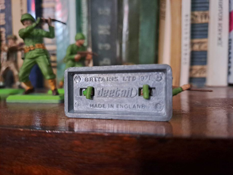 Лот английски войници