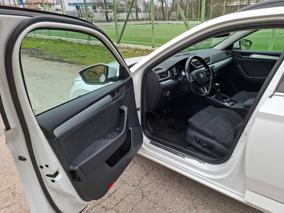 Skoda Superb 1.6TDI Отлично състояние*Здрав*Поддържан