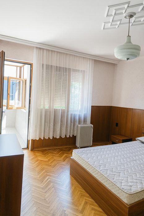 Дава се под наем Тристаен апартамент в Пловдив, Център - 138 кв.м за 460 € - Снимка #3