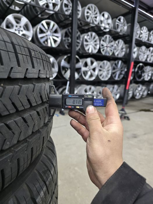 4 Броя Бусови Гуми 215/60/17C Michelin 2x8mm 2x7mm 23dot