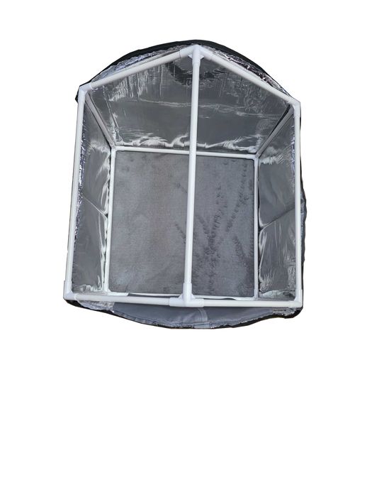 Утепленный домик для кошек с подставкой каркасом и шторкой