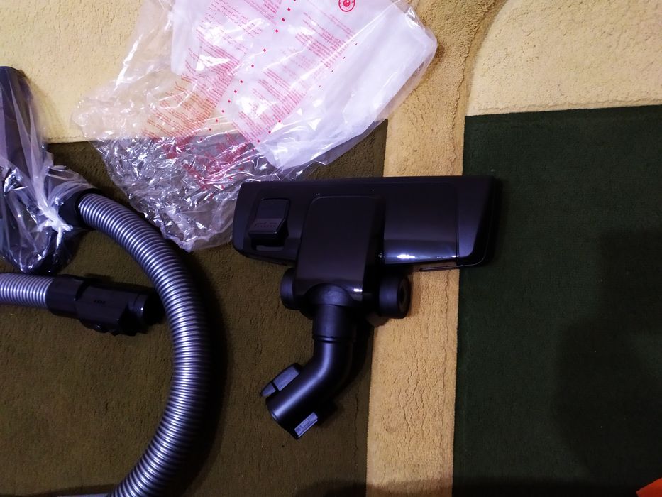 Пылесос Midea 2000 ватт+ 400 вт всасывания