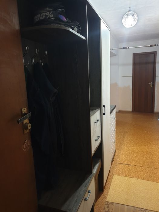 Продам прихожую в нормальном состояний
