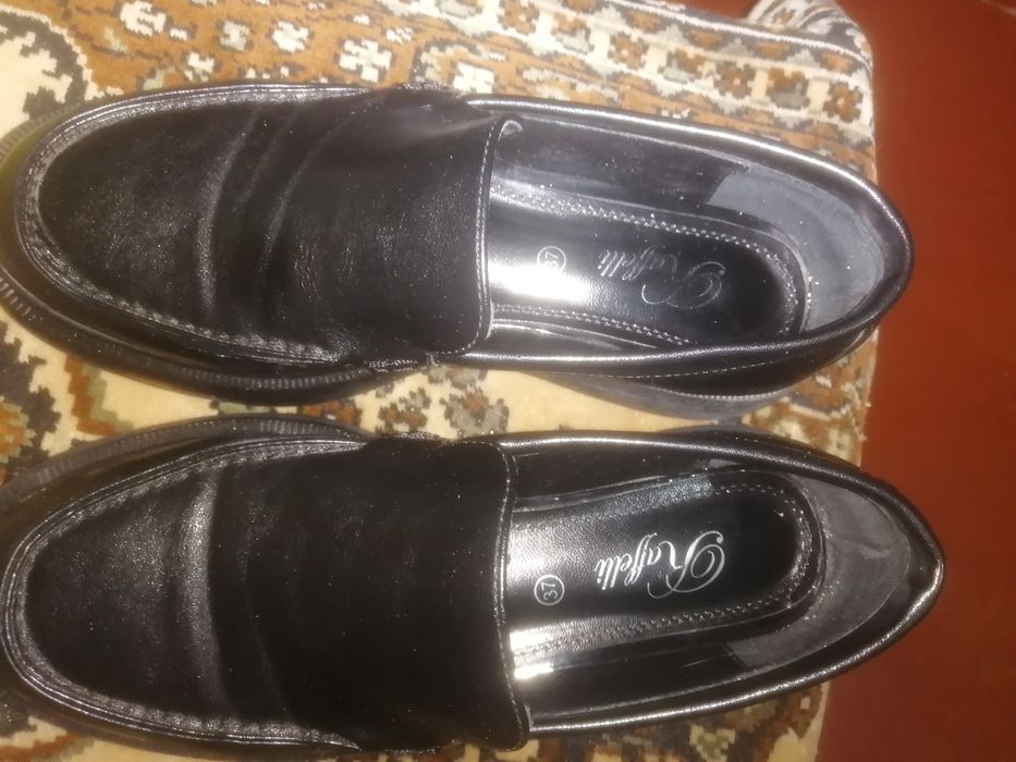 Продам женские туфли лоферы