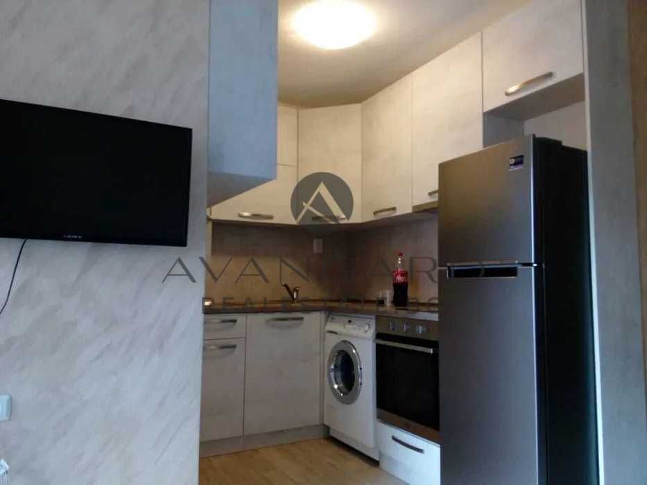 Продава се Тристаен апартамент в Пловдив, Кючук Париж - 70 кв.м за 2478 €/кв.м - Снимка #1