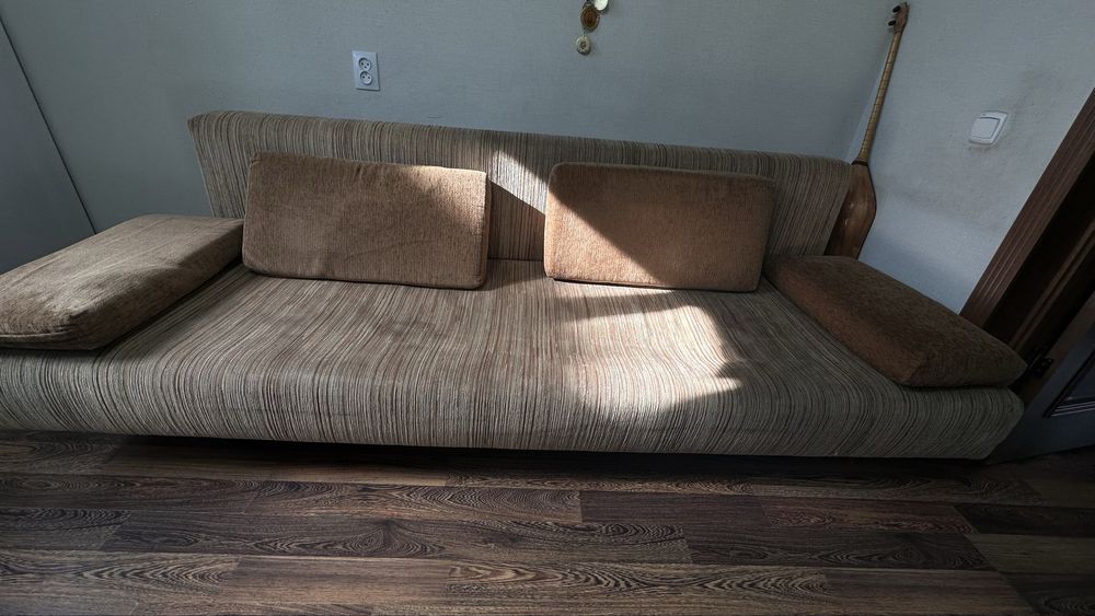 Продам диван не раскладывается