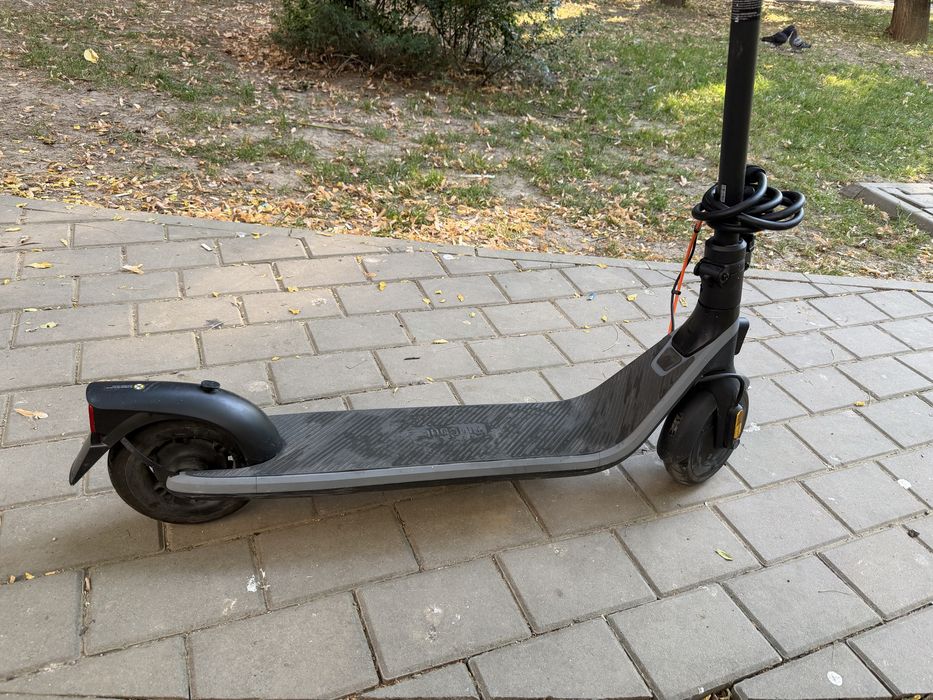 Trotineta electrica  Ninebot Kickscooter E2 Plus