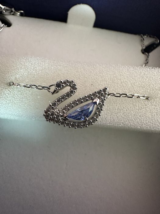 Колие лебед swarovski