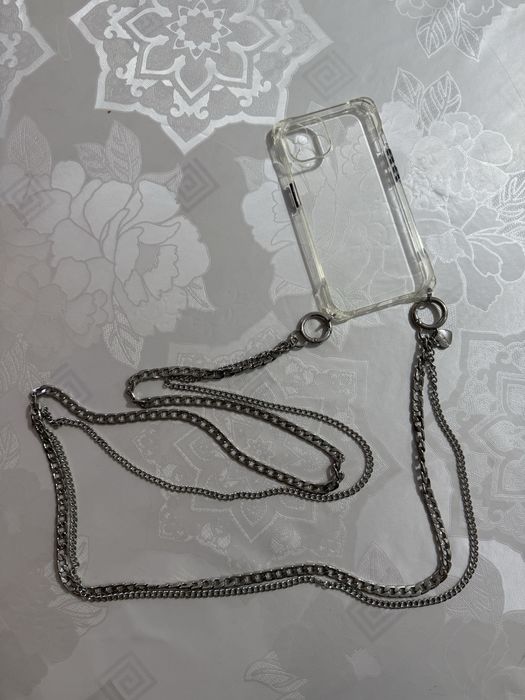 Чехлы с ремешком на айфон