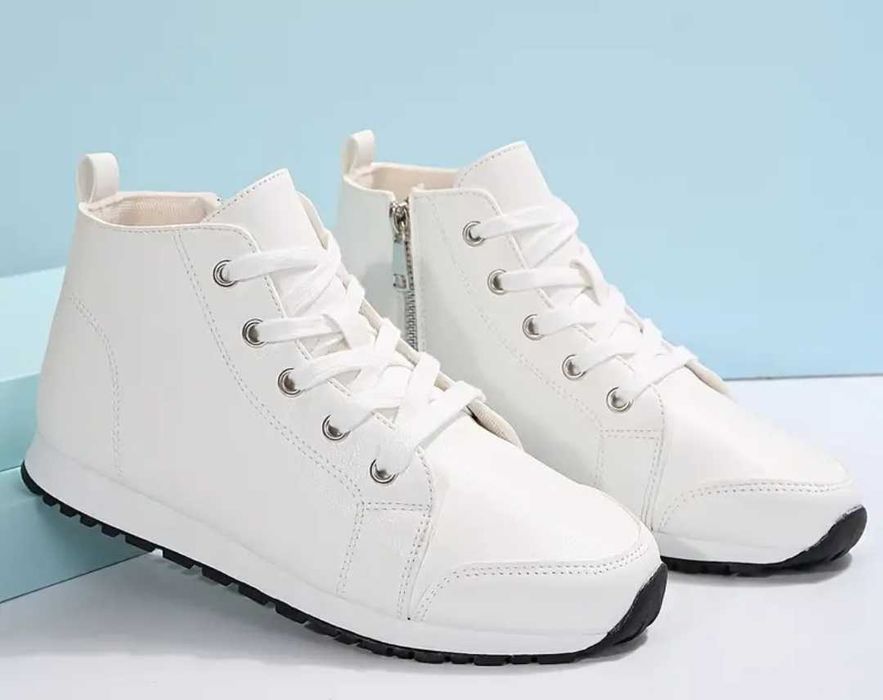 Женские кроссовки 15000 тг