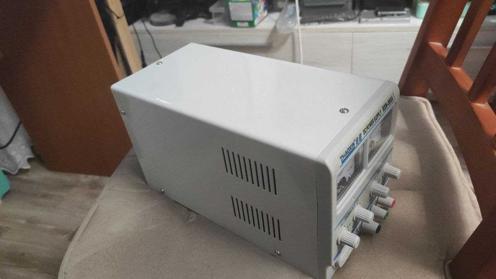 Vând sursă de laborator RXN303 0-30V , 3A