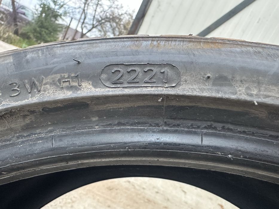 Зимни гуми 235 35 R19 Hankook i*cept evo3