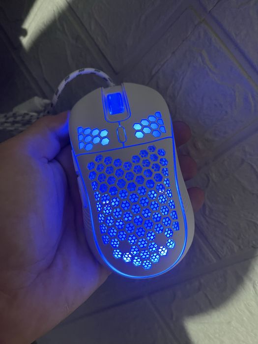 Mouse gaming nou RGB