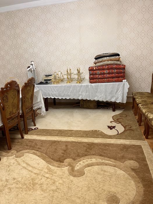 Стол со стульями