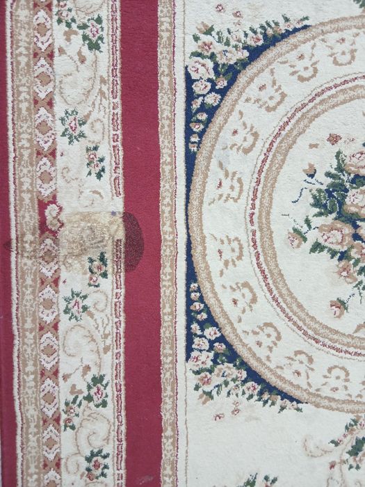 Гилам сотилади холати урта. Бутун ертилмаган