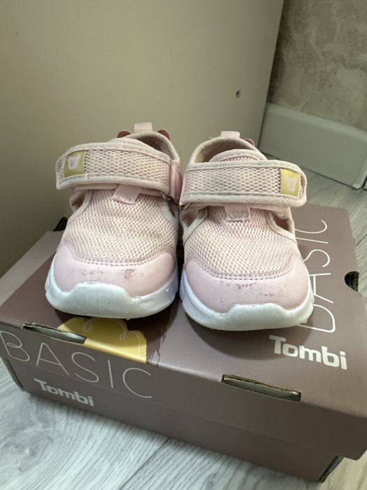 Кроссовки для девочки