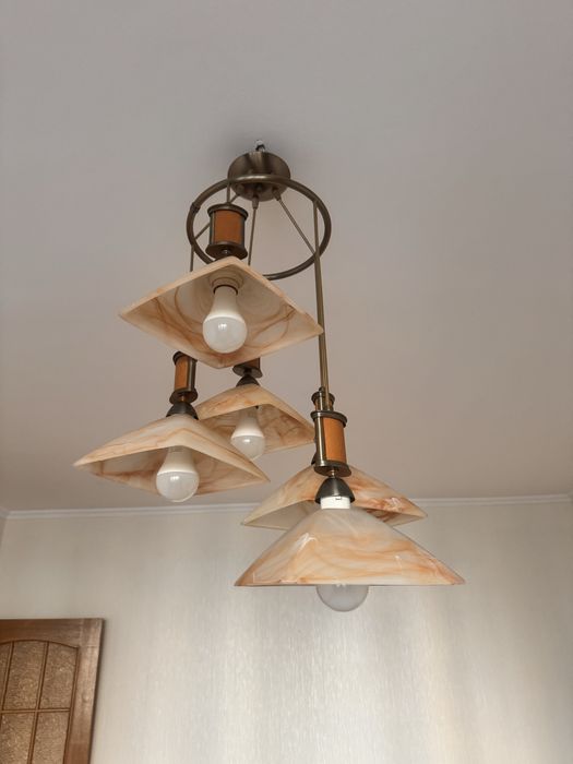 Люстры для зала, кухни и спальни