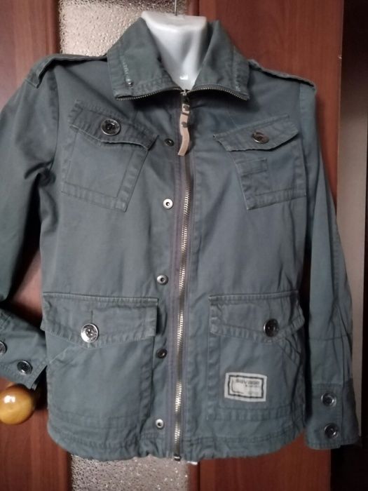 Лёгкие молодёжные куртки.